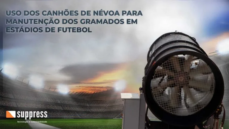 Canhão de névoa climatizando gramado de estádio de futebol