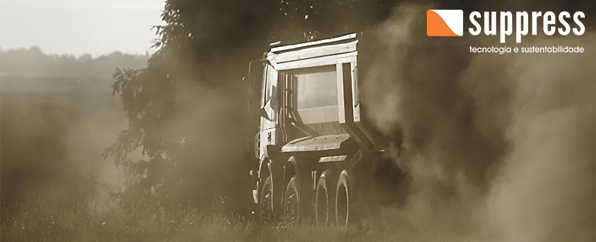 Trabalhador exposto à poeira em ambiente industrial